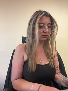 Isabella_Varella live cam profile