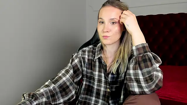 elaravoltage - ElaraVoltage's free webcam - UK Sex Cams