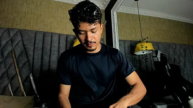 nicolaikarav (M young) - Welcome, kiss on cam  close