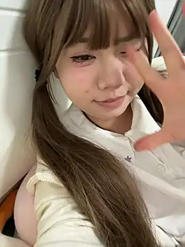 yin202601 (Ask my age) - 小骚狗为了找刺激和朋友打游戏偷偷自慰高潮喷水