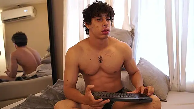 chris_evanss - Chris_Evanss's free webcam - UK Sex Cams