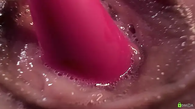 courtney_luv (F young) - Tease the clitoris