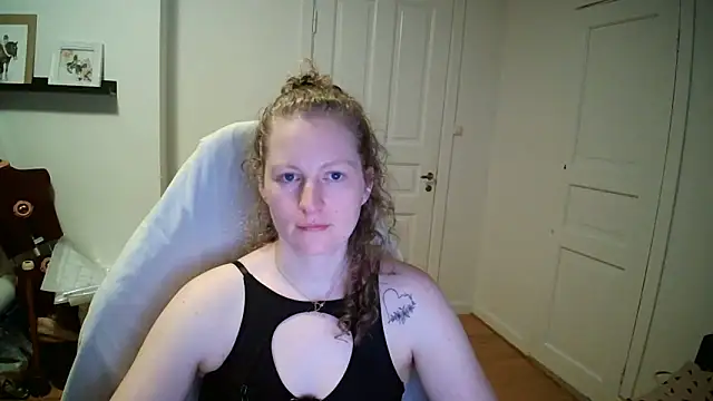 girlnina-1995 - Girlnina-1995's free webcam - UK Sex Cams