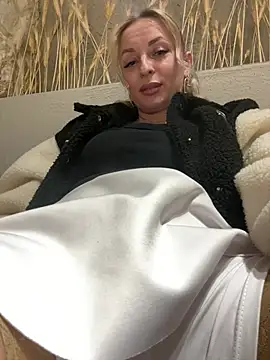 Webcam Model (VikaBunny1)  is live.Free join now!