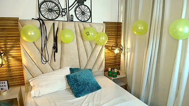 kimberlyfox_t (F young) - whip my entire body without limits