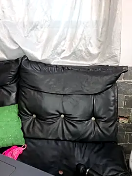 cataleya_ja (F young) - 1 finger in my ass