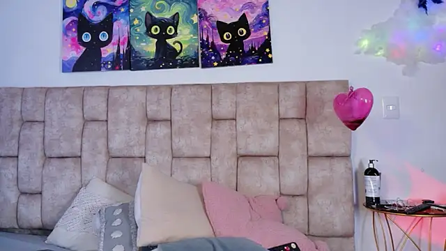 miiablumm_ - MiiaBlumm_'s free webcam - UK Sex Cams