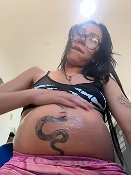 Webcam Model (pregnant_sofii18)  is live.Free join now!