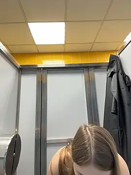 sunny___bunny (F young) - try to make me moan around people