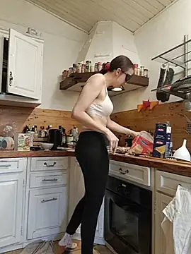 pearmaki (F young) - TOPLESS 15MIN