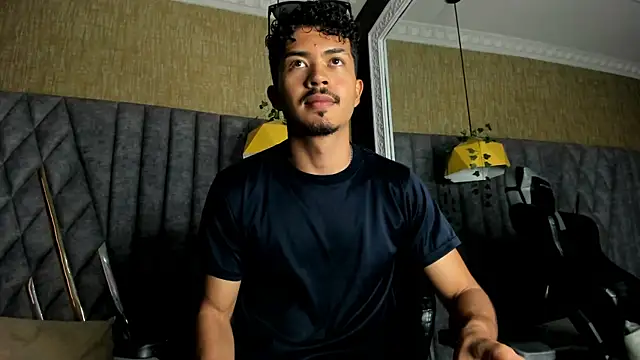 nicolaikarav (M young) - Welcome, kiss on cam  close