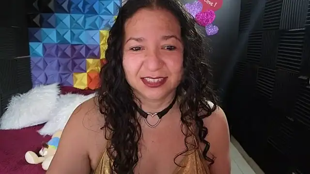 katifoxx (F mature) - Caress my body naked with a 🌹🌹