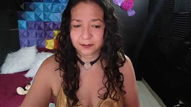 katifoxx (F mature) - Caress my body naked with a 🌹🌹