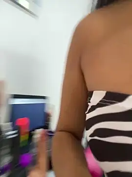 Webcam Model (Rosa_25x)  is live.Free join now!