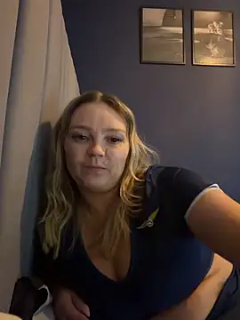 Webcam Model (Sky25x)  is live.Free join now!