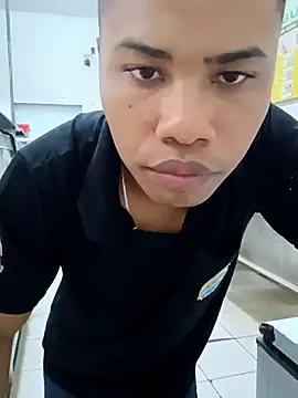 RobertoLuiz84's live cam