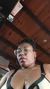 Webcam Model (ChanneldelaCroix) is live