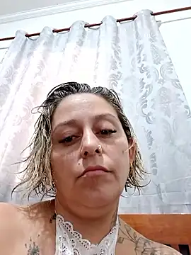 baixinhaloira live cam profile