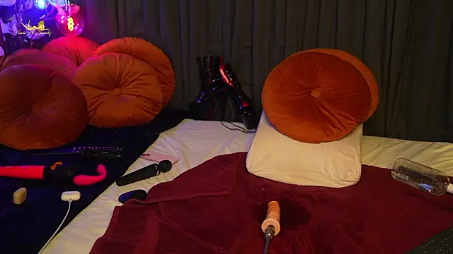 lacie_le_beauty (F milf) - Lovense Toy Control with Squirt