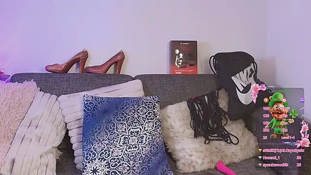 laura_hotmilf (F milf) - Get naked and oil body