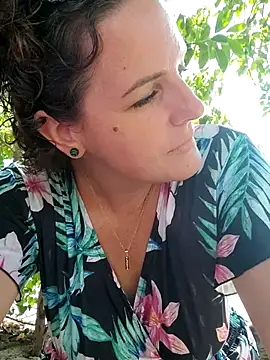 emiliemilf live cam profile