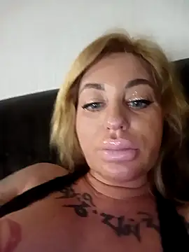 MiaMooly live cam profile