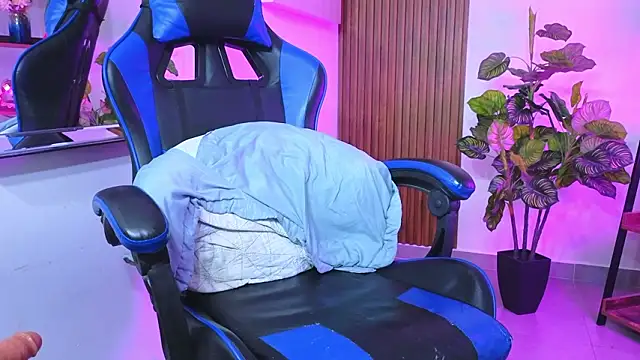 Kenya--Buhle live cam profile