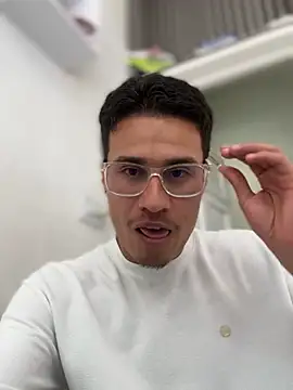 tavohot_ (M young) - Show cock to my boss