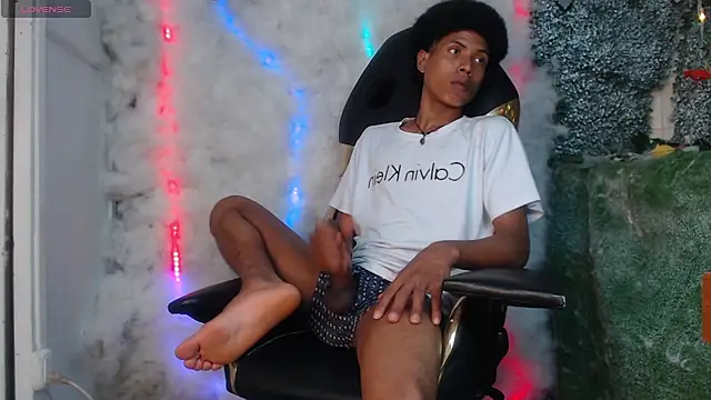 walkers05 - Walkers05's free webcam - UK Sex Cams