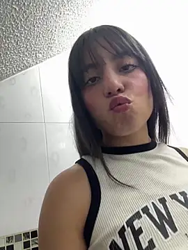 Webcam Model (Mia_fiire)  is live.Free join now!