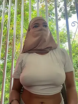 Webcam Model (Yuli_arabic)  is live.Free join now!