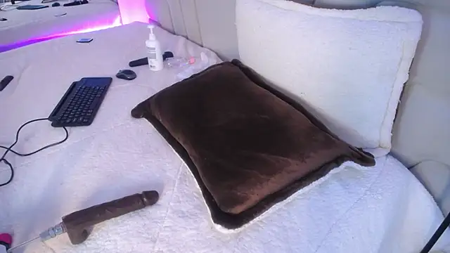 miss_loise - Miss_Loise's free webcam - UK Sex Cams