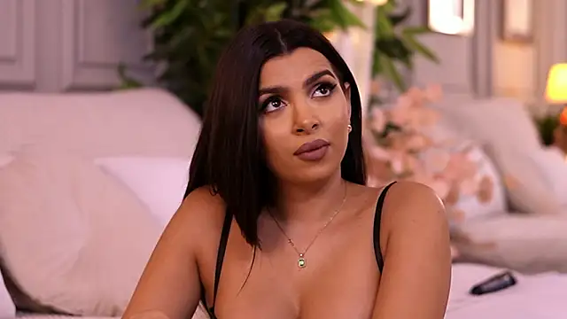 NicoleCellini live sex cam