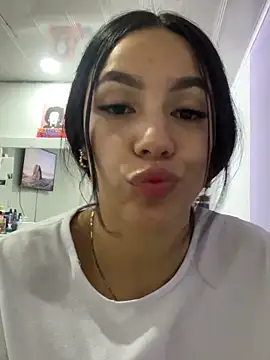 marianahb-e (F young) - Finger in pussy