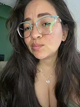 alisbloom (F milf) - In 4 and playing with my clitoris🍑💦