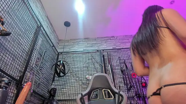 mariianaa__ (F young) - Spit boobs + pinch nipples