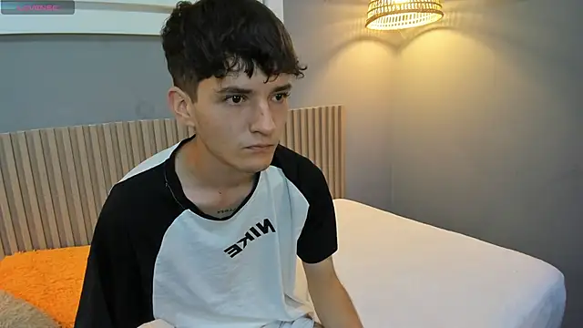 trevor_mob (M twink) - maturbacion 15 min + correrme