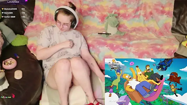 GamerGirl_Eve's room