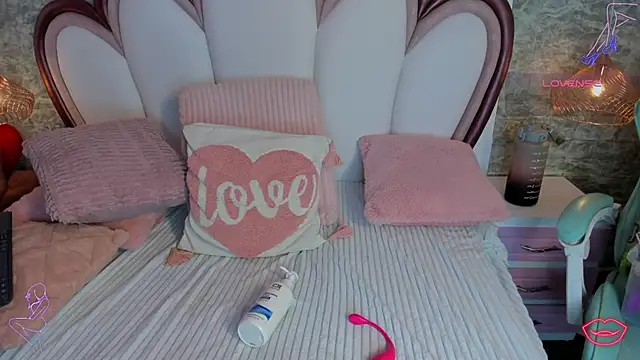 emmacrush (F young) - show ass