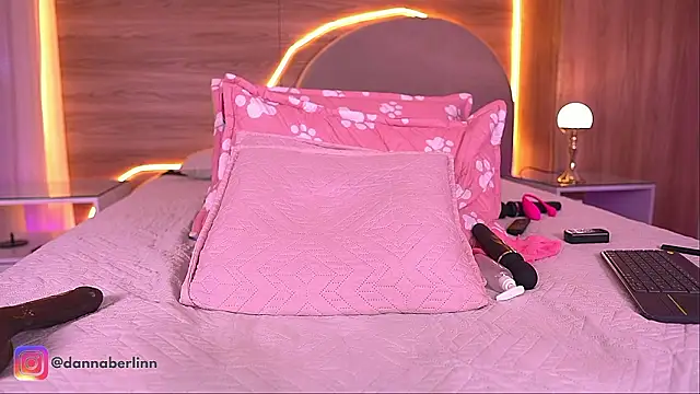 danna_berlin_'s Stripchat show and profile