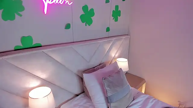 _angela_x (F young) - HAPPY ST. PATRICK'S DAY GUYS <3