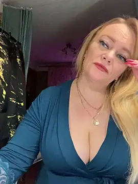 Sweet-blonde live cam