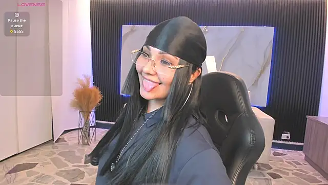 arigygomez (F young) - Plug anal spank x10 BIG 🍑👿