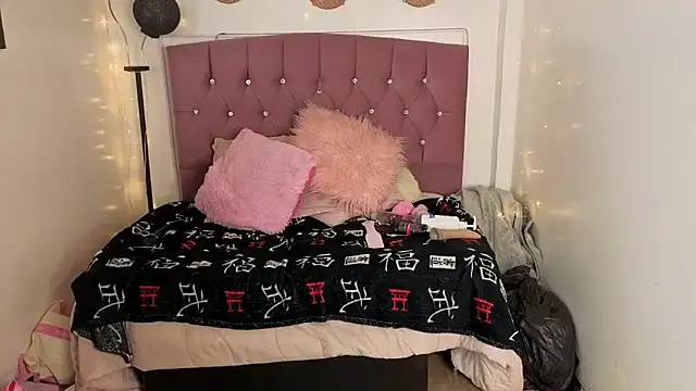 lizha_milf (F milf) - thong off, rub asshole and twerk🧁