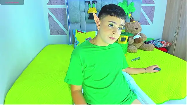 christopher_hot (M young) - masturbation to the elf