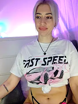 Webcam Model (Gina-Lumara)  is live.Free join now!