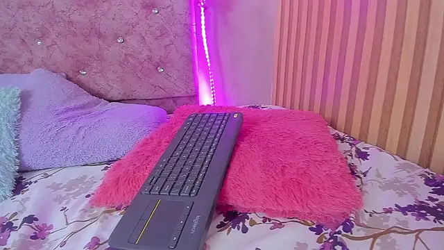 anonymous videochat Lovely Kiss 