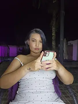 nude webcam chatroom Pretty Julieta