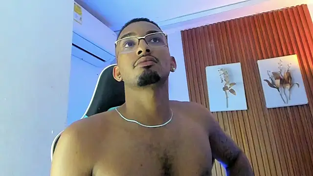 darwin_mayo - Darwin_mayo's free webcam - UK Sex Cams