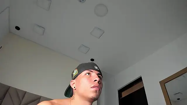 logangreys - LoganGreys's free webcam - UK Sex Cams